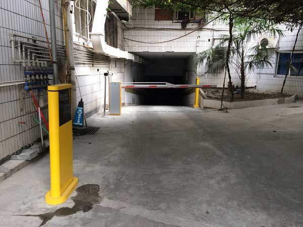 �Ϻ����˴�·����ͣ���� 